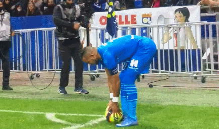 文胖：在雄鹿裁掉利拉德后，字母哥对雄鹿感到非常失望