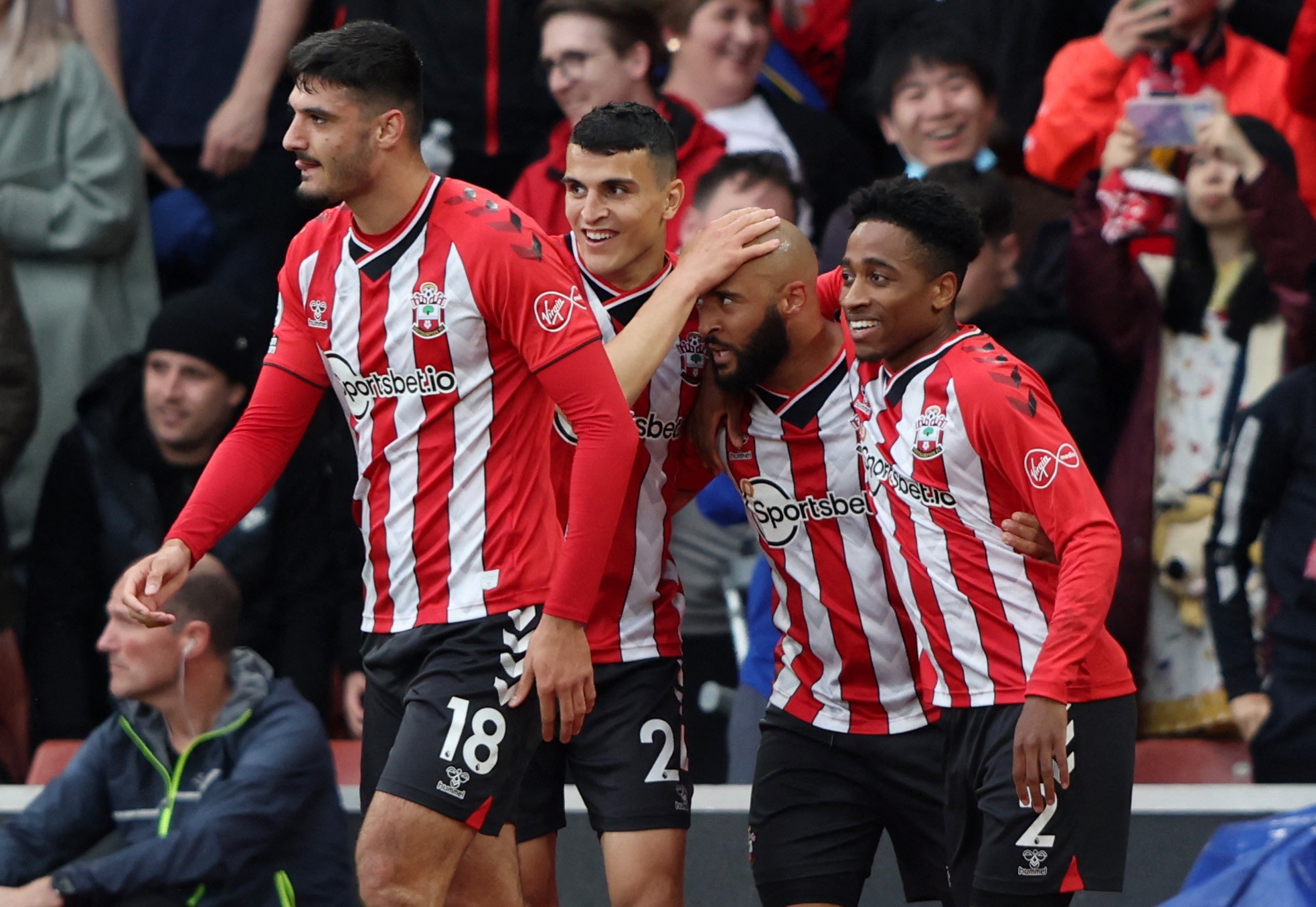 拜仁官方：于帕梅卡诺未进入本轮名单，是因为负荷管理轮休