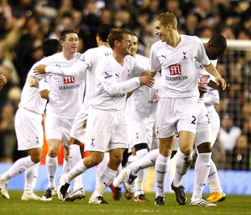 利物浦vs利兹首发：萨拉赫连续三场替补，埃基蒂克、维尔茨先发