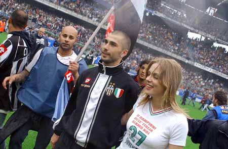 韩足晚报（2025.11.10）洪明甫如何化解最大危机