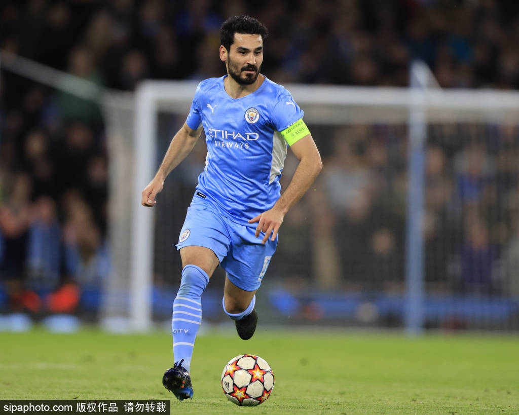 西马坎：像我这样的年轻球员，能从C罗和马内身上受益良多（西马坎：年轻球员如我，从C罗和马内身上受益匪浅）