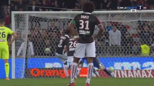 维尼修斯：友谊赛能帮巴西积累经验；我们都很喜欢和安帅共事