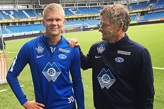 备受关注！74611名球迷现场观战英格兰女足vs中国女足的友谊赛