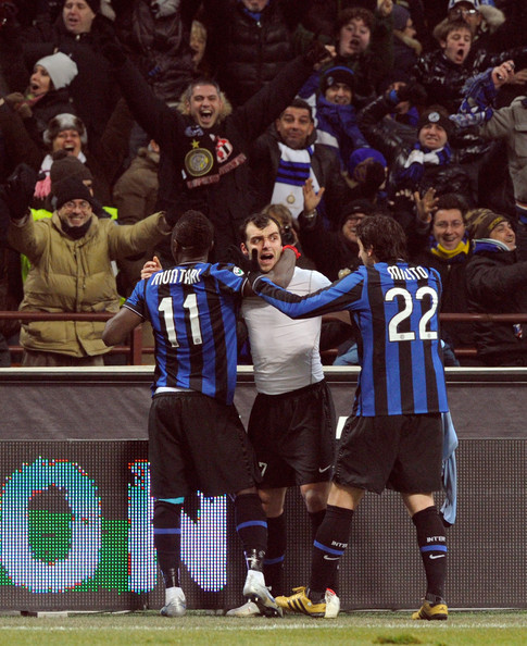 吴少聪女友晒足协杯冠军奖牌：男朋友带的苏州特产