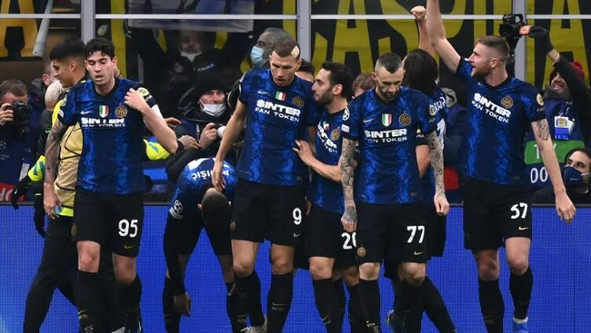 拜仁12轮不败领跑，曼城绝杀鱼腩，巴萨AC米兰登顶