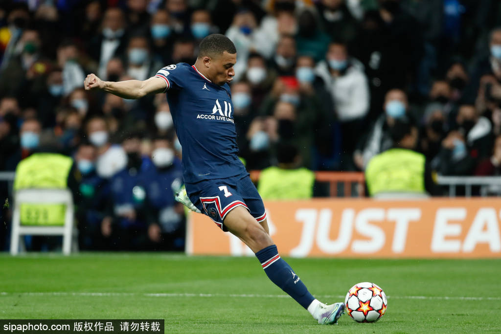 他真把足球踢成艺术了（他把足球踢出了艺术境界）