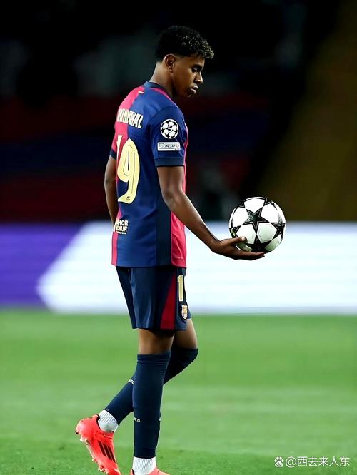 澳超战报：罗里双响，悉尼FC主场3-0轻取墨尔本胜利（澳超快讯：罗里梅开二度，悉尼FC主场3-0完胜墨尔本胜利）