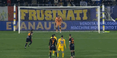 官方：温特图尔8人感染传染病缺席，本轮对阵锡永比赛推迟（官方通报：温特图尔8人因传染病缺阵，本轮对锡永的比赛延期）