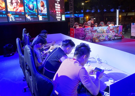 SkRossi , Lightningfast , 和 Russ 宣布了印度挑战者的新阵容