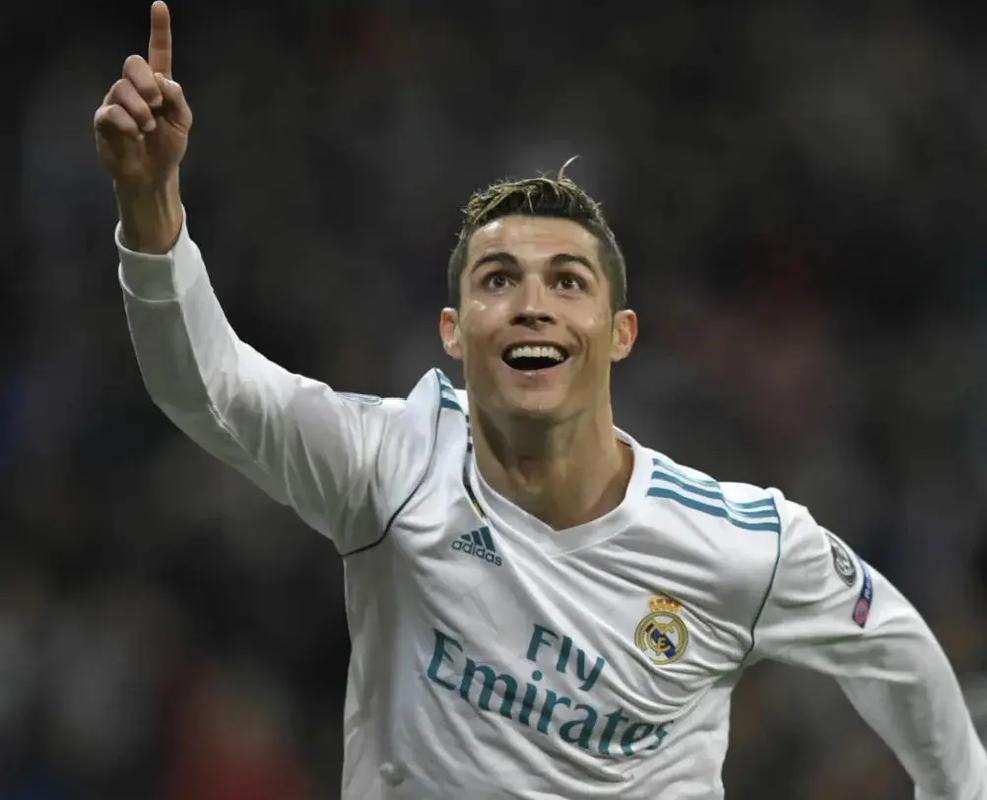 弗里克西甲场均积分2.36，执教50+场主帅中仅次于瓜帅和穆帅（西甲场均2.36分，弗里克在50+场主帅中仅次于瓜帅与穆帅）