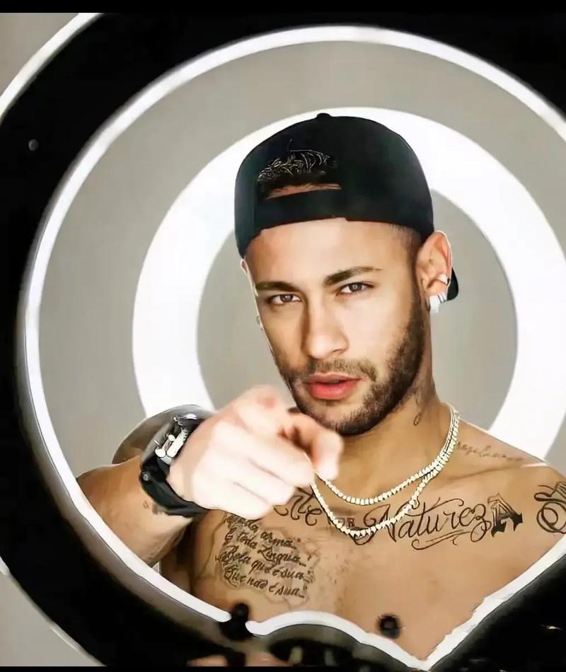 首发出战圣保利！诺伊尔追平伊梅尔并列德甲门将出场榜次席