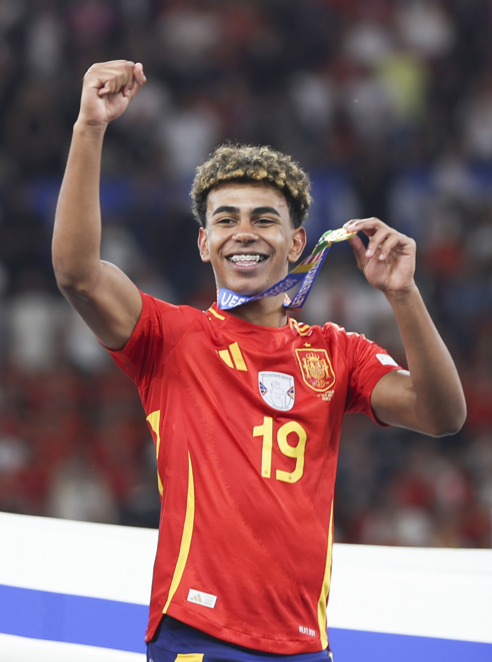 霍伊伦意杯夺冠后发文庆祝 多位曼联前队友点赞（夺得意杯后霍伊伦社媒发文庆祝 多名曼联旧将点赞）