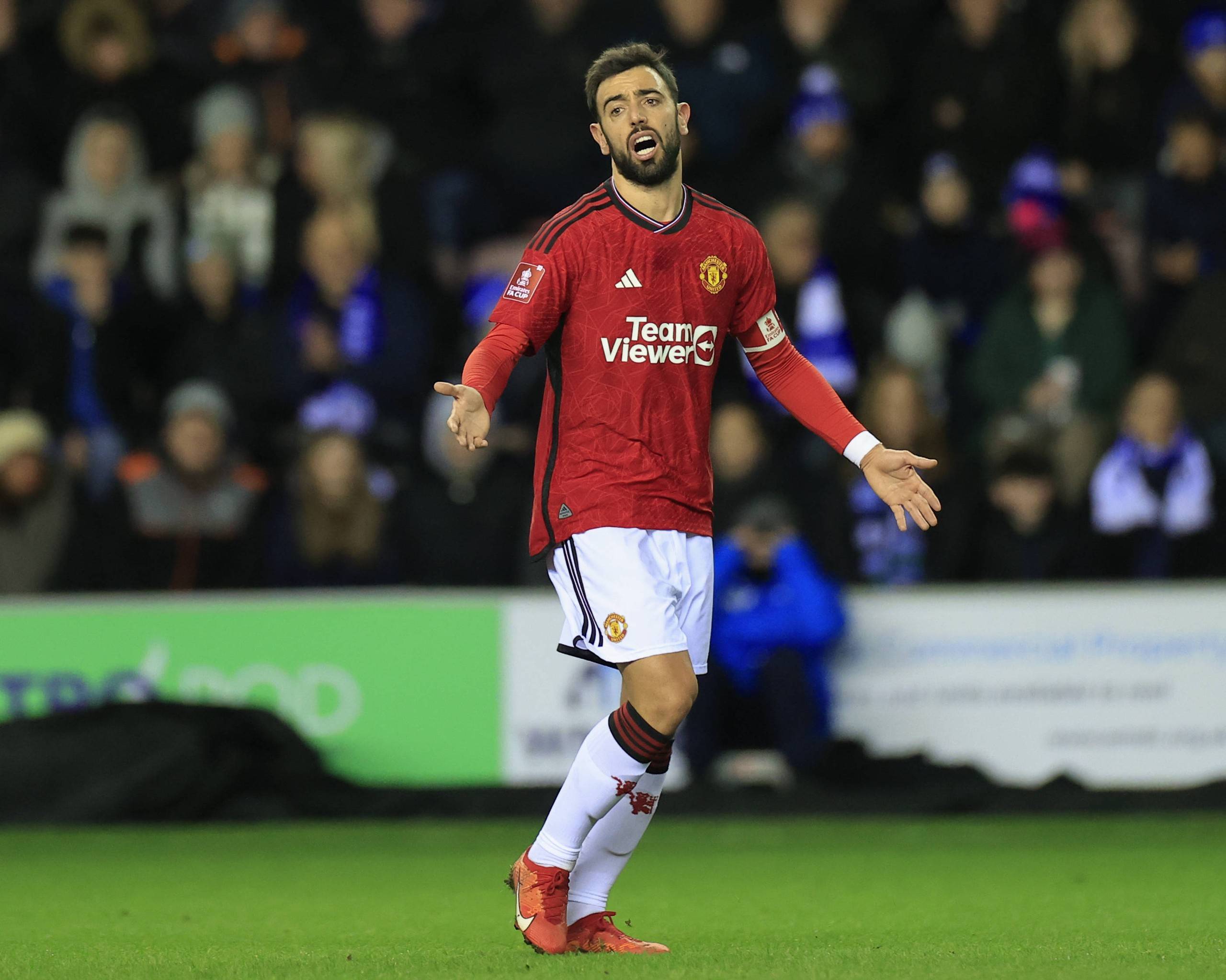 与去年排名相同，北京国安与山东泰山分别锁定中超第四第五（延续去年排名，北京国安与山东泰山分列中超第4、第5位）