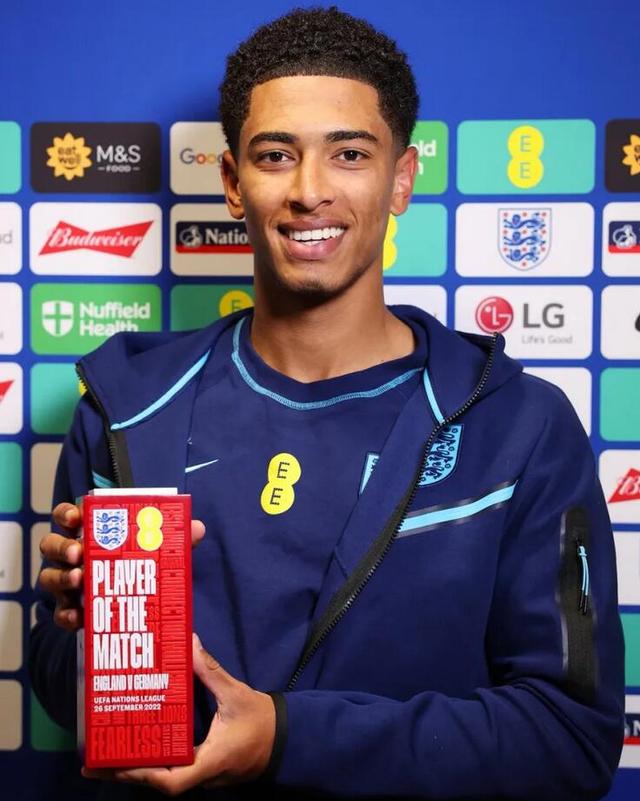 曼联对阵西汉姆联：阿莫林的换人争议与球队表现分析