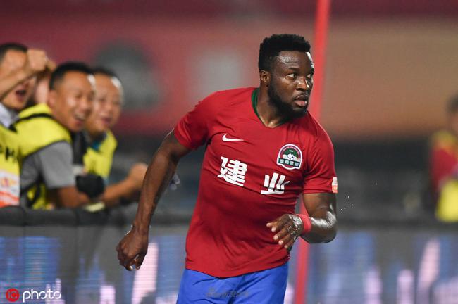 什琴斯尼迎来西甲首秀 年龄34岁283天创纪录（什琴斯尼34岁283天上演西甲处子秀，刷新纪录）