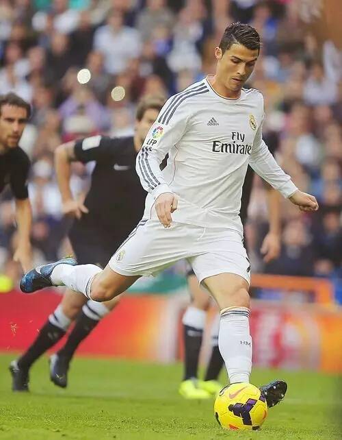 惊天争议！西班牙人1-0巴列卡诺，裁判两红牌+点球引爆全场！