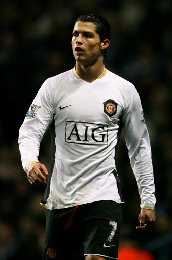 TA：一英超俱乐部高管因涉嫌非近期性犯罪接受调查（TA：英超一俱乐部高层因涉非近期性犯罪正接受调查）