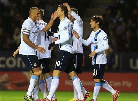 洛杉矶快船以131-116击败黄蜂，哈登55分创队史新高，成为NBA第四位得分超55分的球员，表现惊艳。