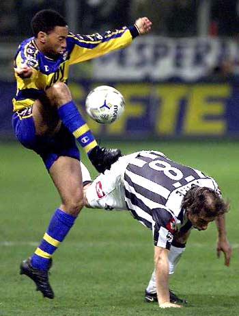 国王杯前瞻：塔拉维亚欲扮巨人杀手，皇马视晋级为首要目标（国王杯前瞻：塔拉维亚力求爆冷，皇马以晋级为先）