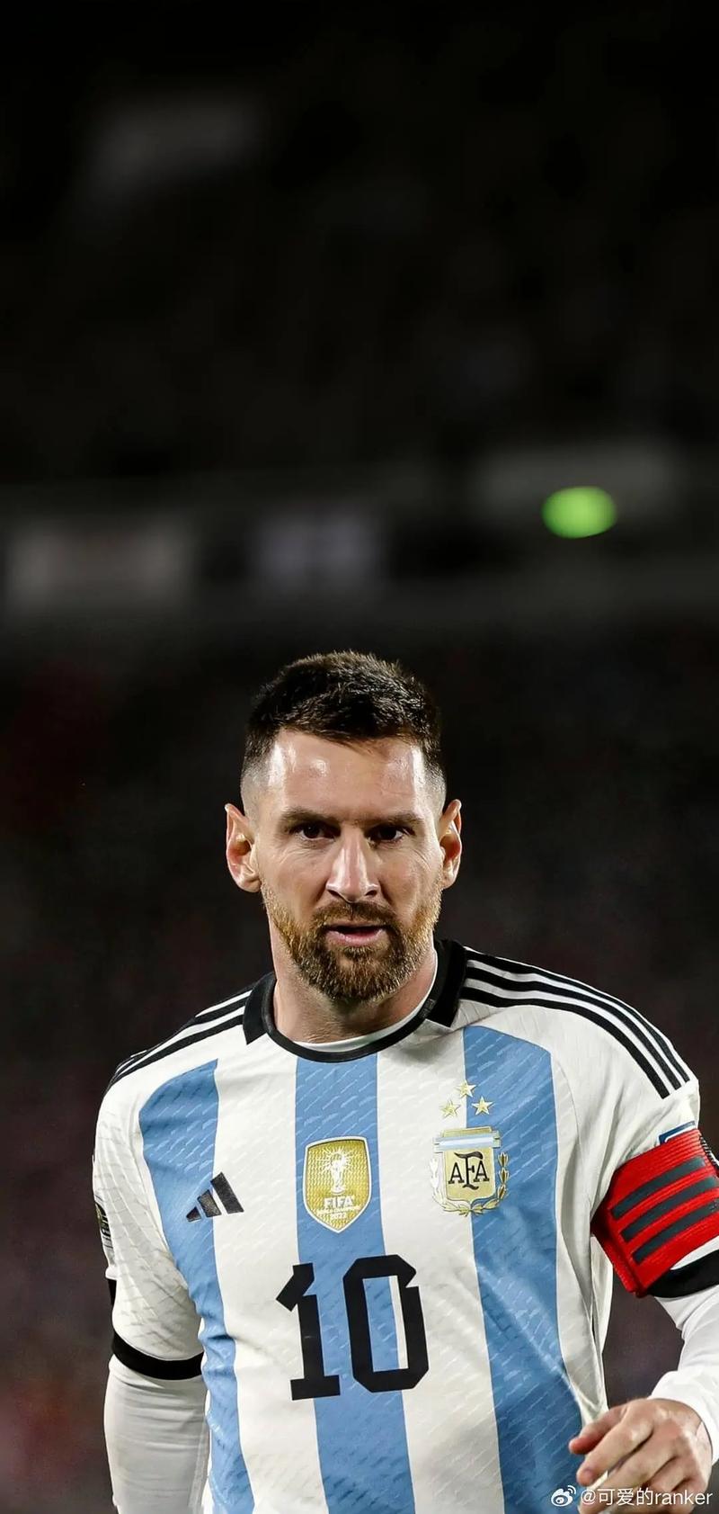 说啥了？詹姆斯把独行侠替补席逗得笑翻天